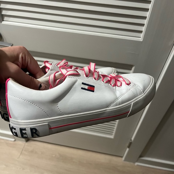 Tommy Hilfiger Sneakers - Picture 1 of 3